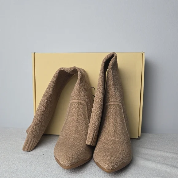 Cosy Island Women's Elegant Tan Heeled Boots - Picture 2 of 9